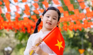 ‘Hòa bình đẹp lắm’ phủ đỏ mạng xã hội chào mừng ngày hội non sông