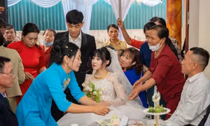 Phong tục lạ ở Vĩnh Phúc khiến cô dâu ngơ ngác giữa đám cưới