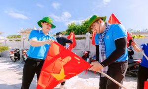 Thanh niên, sinh viên TPHCM hướng về biển đảo Tổ quốc