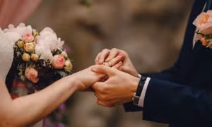 Người trẻ sôi nổi bình luận về xu hướng kết hôn sau tuổi 30