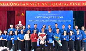 Thanh niên thành phố biên cương ra mắt đội 'Bình dân học vụ số', shipper bình an