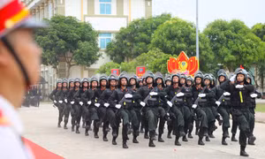 Trung đoàn Cảnh sát Cơ động Bắc Trung Bộ đón nhận Huân chương Chiến công hạng Ba