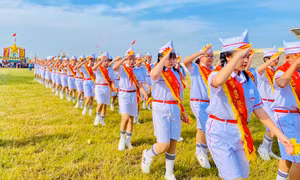 Thiếu nhi Nghệ An đồng diễn nghi thức đội, tổ chức trò chơi dân gian hấp dẫn