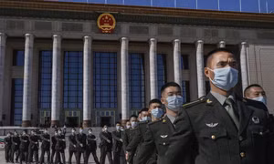 Trung Quốc: Ba công chức dính bẫy gián điệp vì ham cá độ, vướng 'lưới tình'