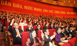 Khuyến khích và bảo vệ cán bộ dám nghĩ, dám làm, dám đột phá vì lợi ích chung là một trong những nội dung được quan tâm tại Đại hội XIII của Đảng. Ảnh: Nhật Minh 