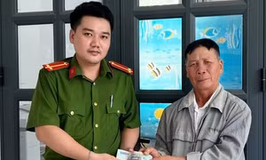 Đến công an xã tìm người đánh rơi túi tiền gần 20 triệu đồng