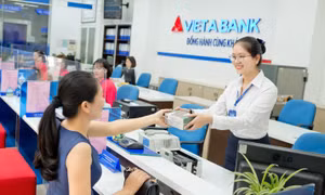 Cổ phiếu ngân hàng rục rịch 'chuyển nhà'