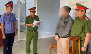 Khởi tố, bắt giam thầy giáo giao cấu với nữ sinh lớp 10