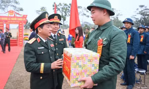 Tướng lĩnh Quân đội trao gửi niềm tin, truyền lửa nhiệt huyết cho các tân binh