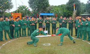 Chiến sĩ ‘chân đồng, vai sắt’ rộn ràng vui xuân mới