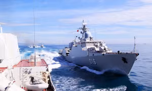 Lần đầu tiên hai chiến hạm hiện đại nhất Việt Nam tham gia giao lưu hữu nghị quốc phòng biên giới 