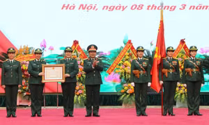 Ban Phụ nữ Quân đội đón nhận Huân chương Bảo vệ Tổ quốc