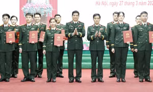 16 học viên quân y được phong quân hàm thượng úy tại lễ tốt nghiệp