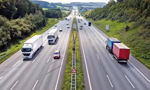 Giữ khoảng cách trên cao tốc: Sắp có hướng dẫn để tài xế dễ thực hiện hơn