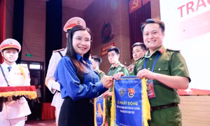 Tư lệnh Cảnh sát cơ động giao nhiệm vụ các chiến sĩ trẻ trong Chiến dịch Hè 