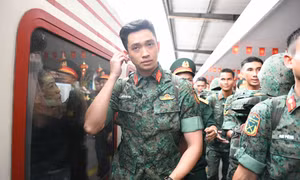 Phong thái điềm tĩnh của 'nam thần quân đội' Lê Hoàng Hiệp thu hút sự chú ý
