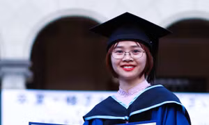 Vươn lên từ đồi chè, cô gái chinh phục bằng tiến sĩ Đại học Tokyo