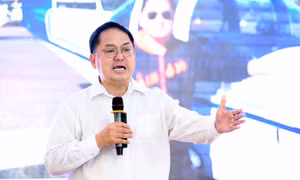 Ông Hoàng Nam Tiến cảnh báo sinh viên về 'ảo giác AI'