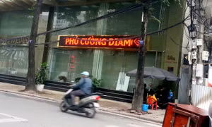 Cửa hàng kinh doanh kim cương của Phú Cường sáng nay (7/3) đã đóng cửa