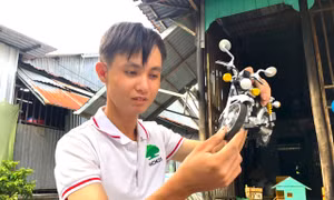 Nghị lực phi thường của chàng trai khiếm khuyết đam mê mô hình xe