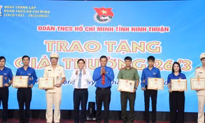 Tuổi trẻ Ninh Thuận check in cảnh đẹp quảng bá quê hương