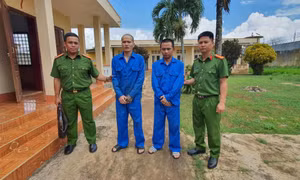 Bắt 2 đối tượng lừa bán 4 người sang Campuchia