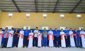 Bàn giao bể bơi cho học sinh vùng lũ ở Quảng Trị