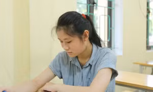 Nữ sinh khuyết tật không chọn 'đặc cách', quyết thi để chạm tới giấc mơ