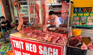 Lý do tiểu thương đồng loạt ‘treo’ cân, đóng sạp thịt lợn 
