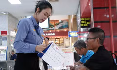 Bán vé tàu Tết: Vì sao khách đến ga mua thưa thớt? 