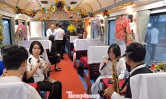 Đi tàu du lịch chất lượng cao từ TPHCM tới Nha Trang hết 8 tiếng