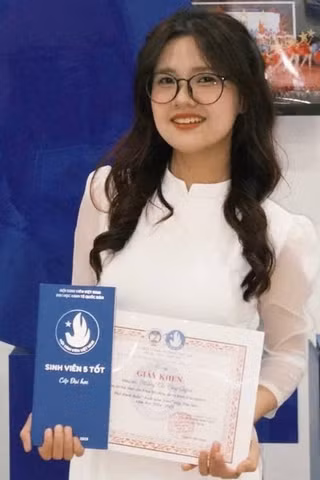 Nữ sinh ngành Bất động sản NEU: Chinh phục từ học bổng, nghiên cứu đến trải nghiệm doanh nghiệp quốc tế