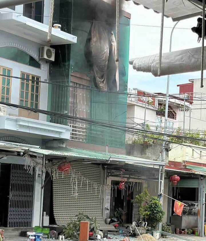 Nổ khí gas trong nhà 3 tầng ở Hải Phòng Nổ khí gas trong nhà 3 tầng ở Hải Phòng