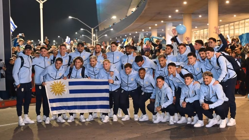 epa13027629-uruguayan-players-pose-national-1087313990.jpg
