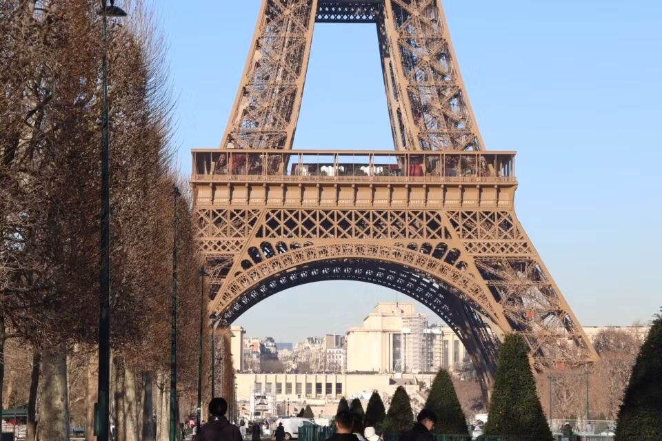 tour-eiffel-champ-de-mars-hiver-es-07-960x640.jpg