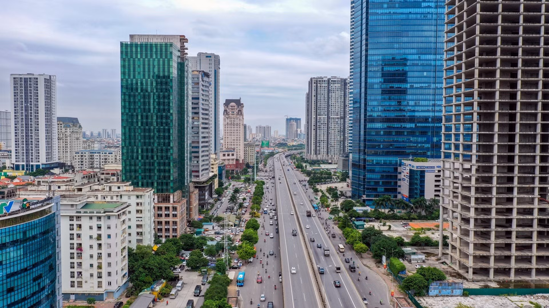 'Khốc liệt' văn phòng Hà Nội