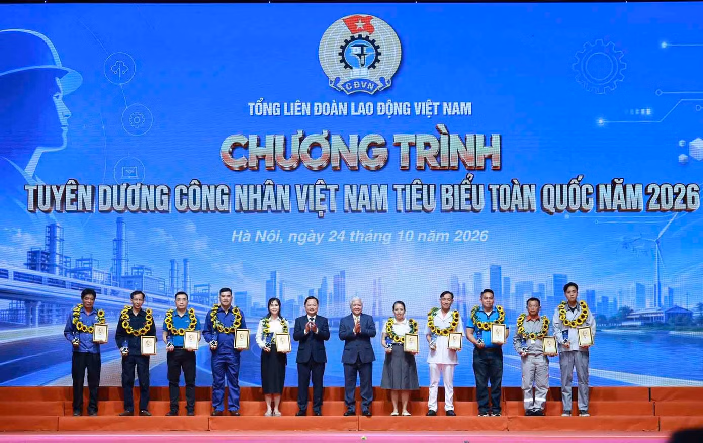 10-cong-nhan.jpg