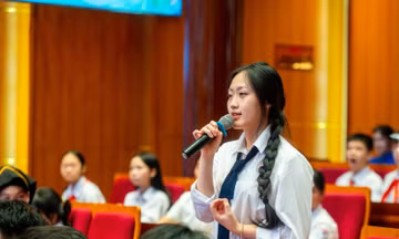 Lãnh đạo tỉnh Quảng Ninh đối thoại truyền cảm hứng với Gen Z