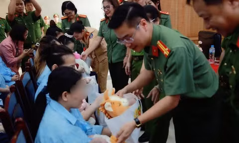 Công an Hà Nội tổ chức tư vấn, khám sức khỏe cho phạm nhân nữ