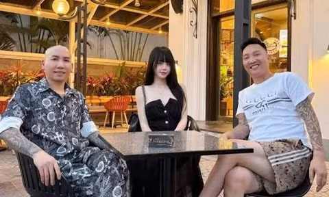 Phú Lê, Cô giáo Hương và Huấn Hoa Hồng.