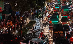 Đêm 'kinh hoàng' sau mưa lớn ở TPHCM
