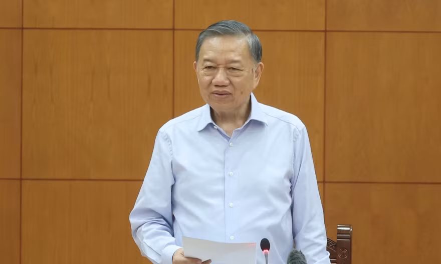 Bộ Chính trị: Chuyển trọng tâm từ quản lý thông tin sang dẫn dắt nhận thức