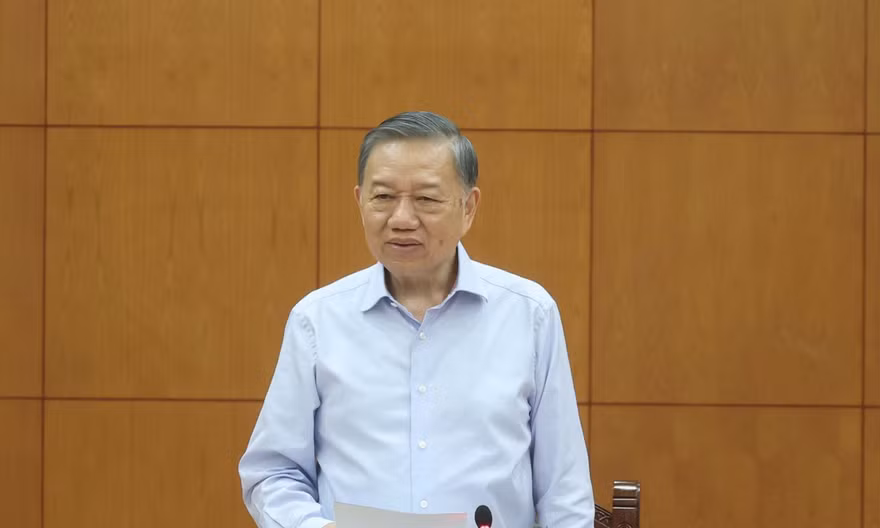 Bộ Chính trị: Chuyển trọng tâm từ quản lý thông tin sang dẫn dắt nhận thức