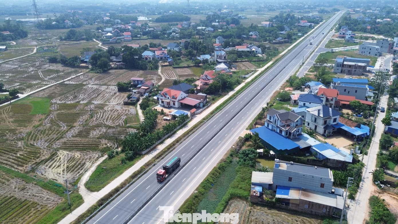 Tuyến đường liên kết vùng, đoạn chạy qua xã Thành Công