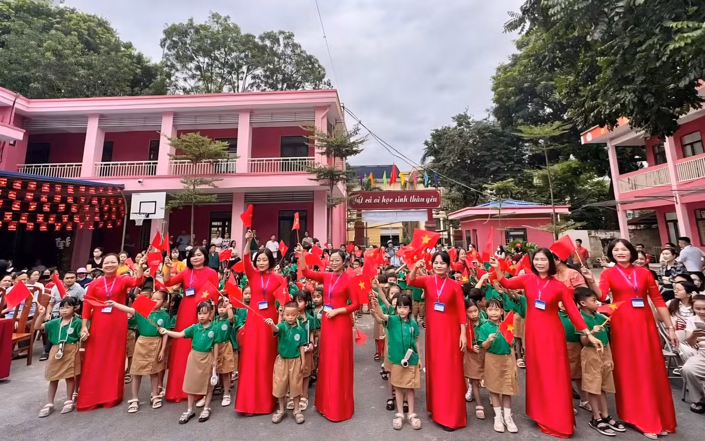 Rộn ràng khai giảng năm học mới: 26 triệu học sinh, sinh viên tới trường ảnh 25