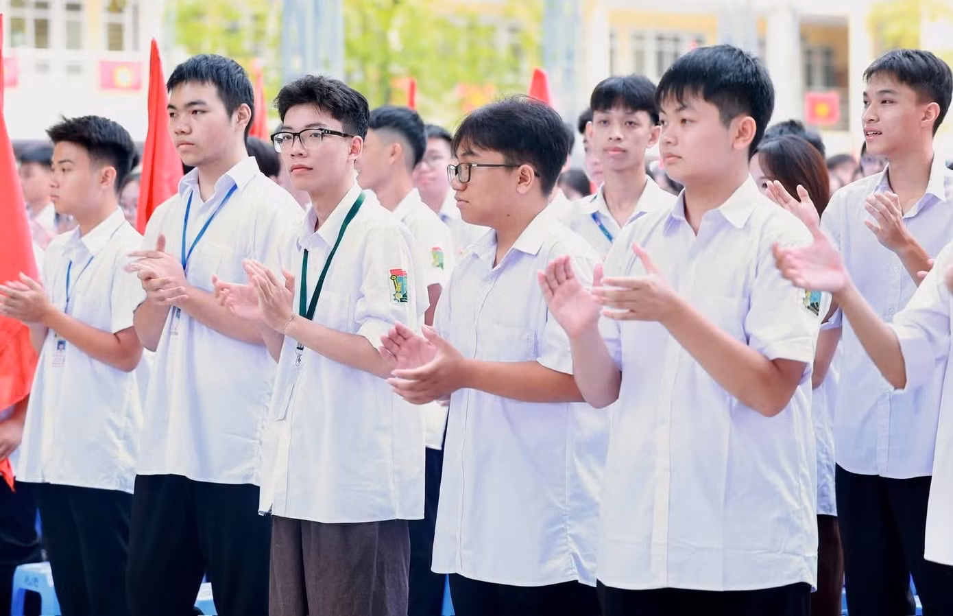 Rộn ràng khai giảng năm học mới: 26 triệu học sinh, sinh viên tới trường ảnh 24