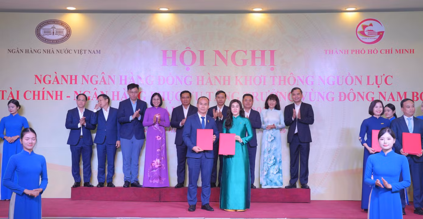 anh-tap-the-hoi-nghi.jpg