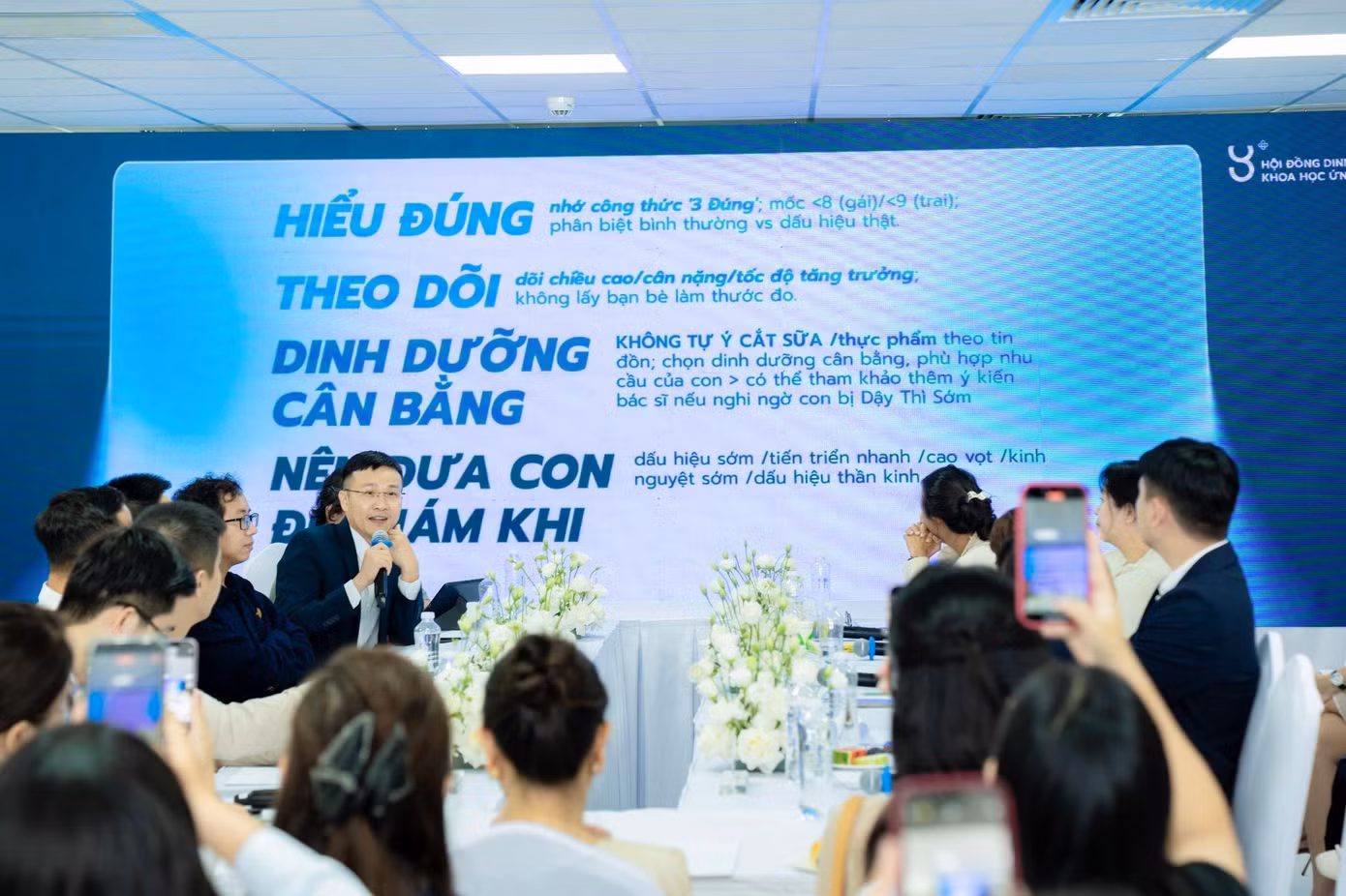 Các chuyên gia đưa ra lời khuyên cho cha mẹ để hiểu đúng và hành động đúng khi nghi ngờ trẻ dậy thì sớm.