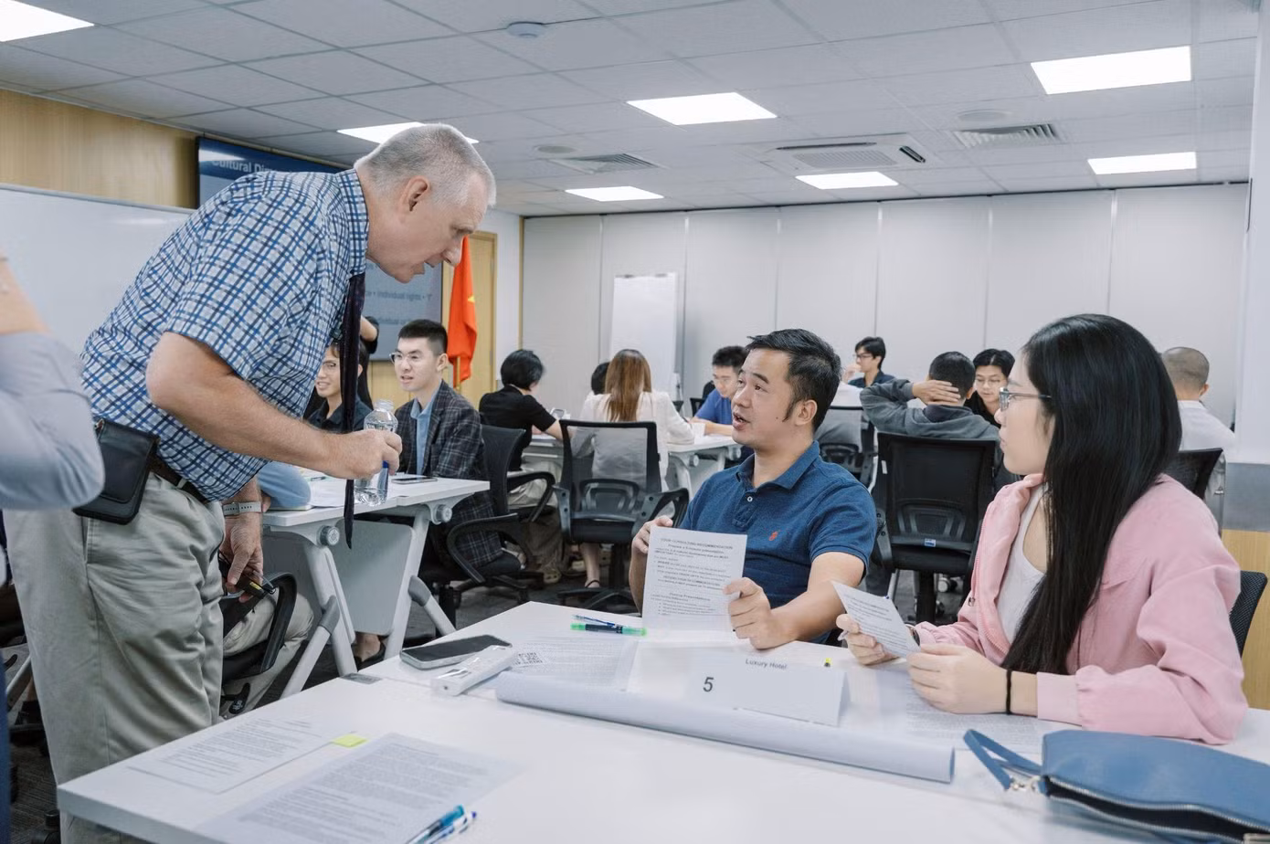 Cơ hội kết nối, trao đổi cùng cộng đồng nhà quản lý ngay tại lớp học MBA Mỹ. (Ảnh: DNCC).