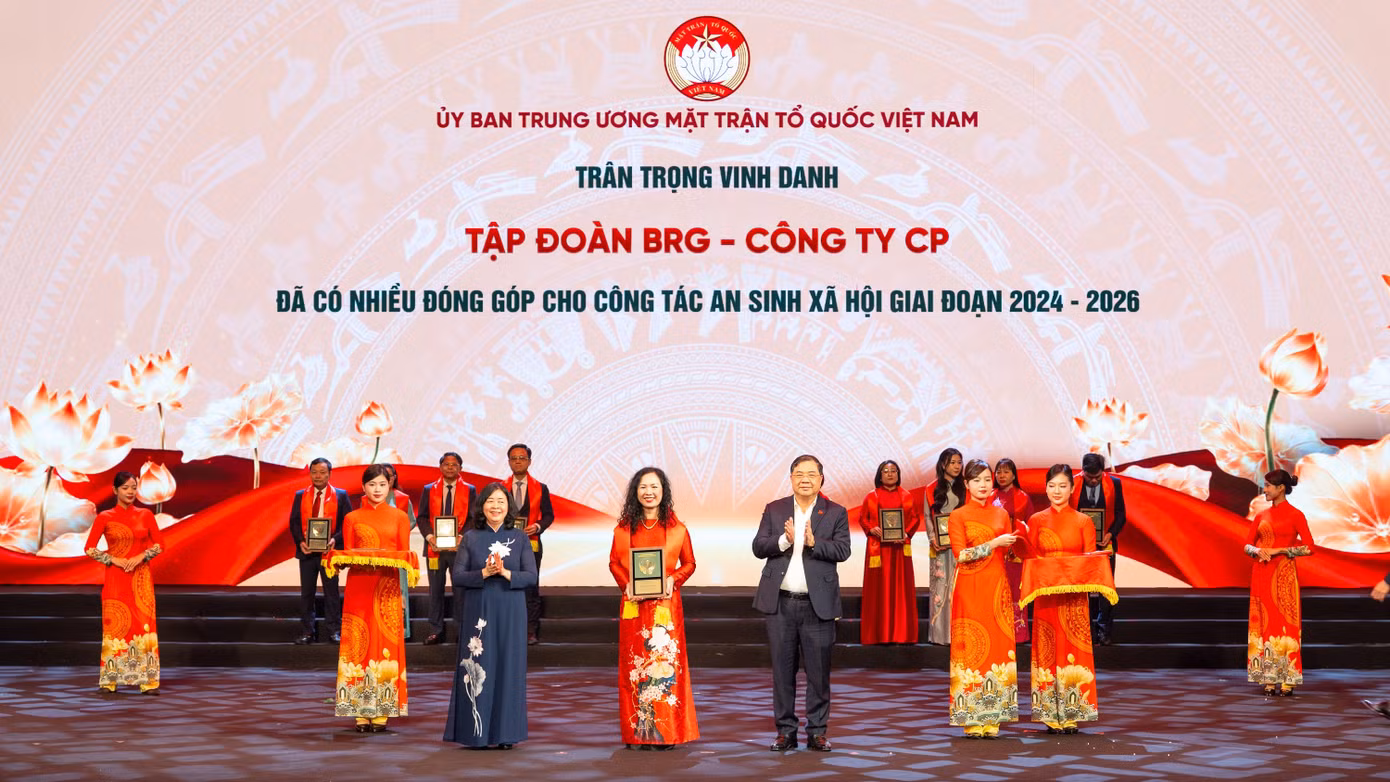 01-tap-doan-brg-duoc-vinh-danh-vi-nhung-dong-gop-tich-cuc-cho-cong-tac-an-sinh-xa-hoi.jpg